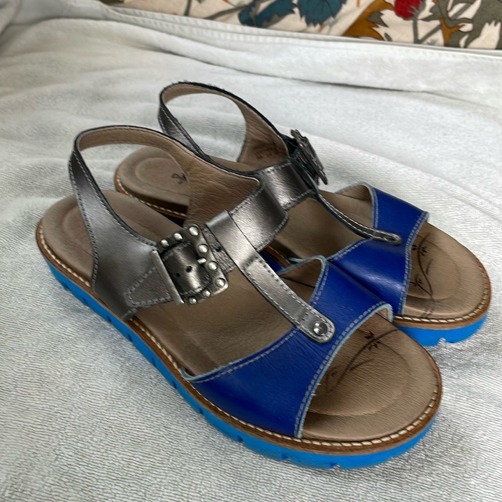 Dromedaris blue and pewter sandals. Size 37.